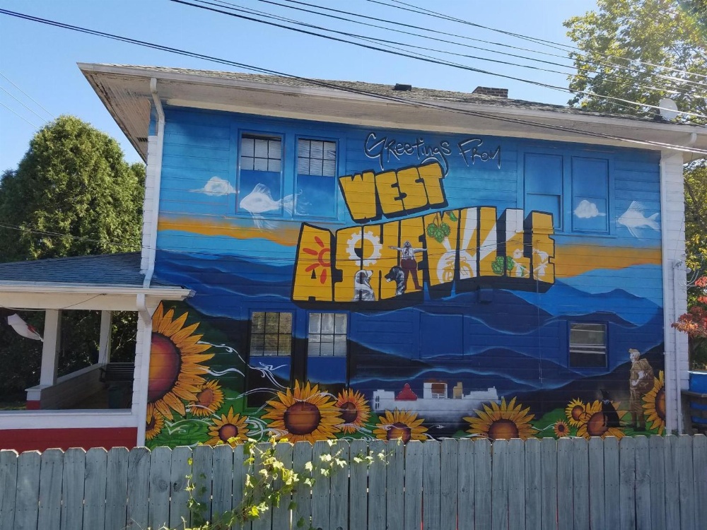 Bon Paul & Sharky's Hostel Main image